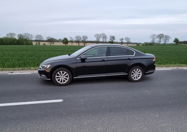Volkswagen Passat cena 52000 przebieg: 198000, rok produkcji 2016 z Radom małe 37